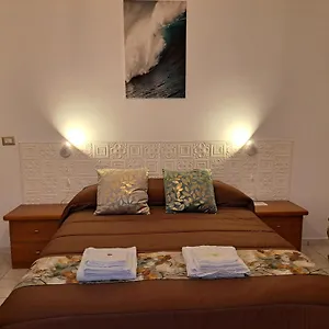 Holidays At The Dock - Airport Apartment